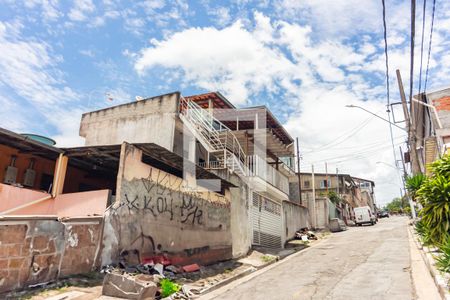 Casa à venda com 100m², 4 quartos e 1 vaga Casa à venda com 100m², 4 quartos e 1 vagaFachada