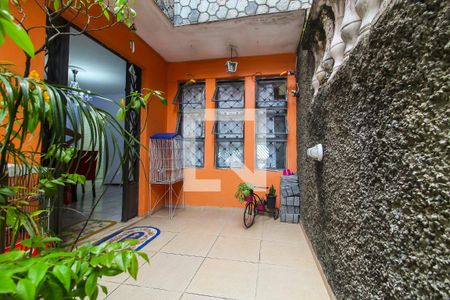 Casa à venda com 112m², 4 quartos e 3 vagas Casa à venda com 112m², 4 quartos e 3 vagasQuintal