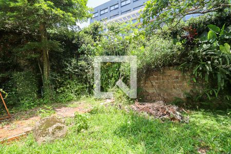 Casa à venda com 337m², 3 quartos e 4 vagasFundos