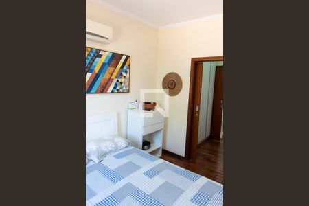 Casa à venda com 180m², 3 quartos e 4 vagas Casa à venda com 180m², 3 quartos e 4 vagasSUITE