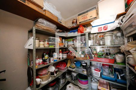 Casa à venda com 317m², 4 quartos e 2 vagas Casa à venda com 317m², 4 quartos e 2 vagasDispensa