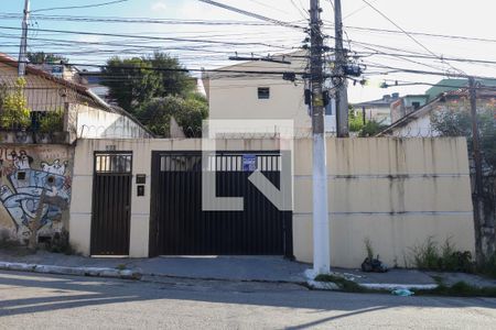Casa para alugar com 60m², 2 quartos e 1 vagaFachada do condomínio - Placa instalada no portão 