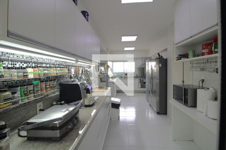 Apartamento à venda com 267m², 4 quartos e 4 vagasCozinha