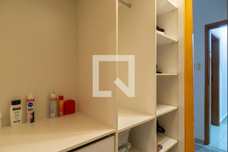Apartamento à venda com 180m², 3 quartos e 1 vaga Apartamento à venda com 180m², 3 quartos e 1 vagaCloset do Quarto 2