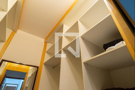 Apartamento à venda com 180m², 3 quartos e 1 vaga Apartamento à venda com 180m², 3 quartos e 1 vagaCloset do Quarto 2