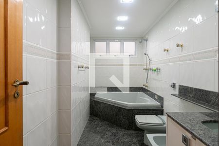 Apartamento à venda com 180m², 3 quartos e 1 vaga Apartamento à venda com 180m², 3 quartos e 1 vagaBanheiro da Suíte