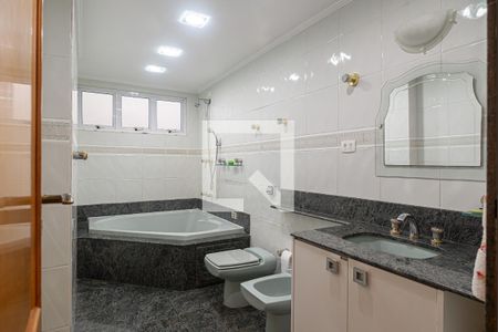 Apartamento à venda com 180m², 3 quartos e 1 vaga Apartamento à venda com 180m², 3 quartos e 1 vagaBanheiro da Suíte