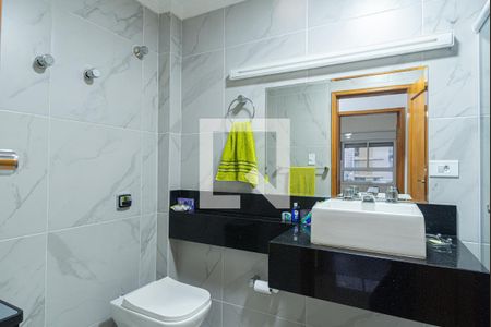Apartamento à venda com 180m², 3 quartos e 1 vaga Apartamento à venda com 180m², 3 quartos e 1 vagaBanheiro 2