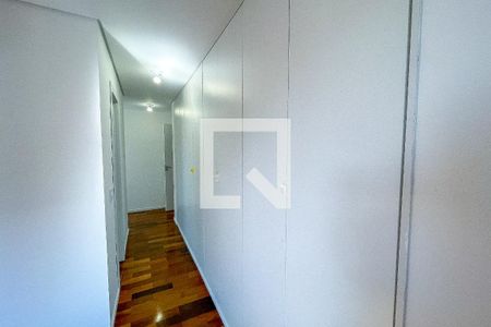 Apartamento à venda com 84m², 2 quartos e 2 vagas Apartamento à venda com 84m², 2 quartos e 2 vagasCloset da suíte