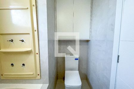 Apartamento à venda com 84m², 2 quartos e 2 vagas Apartamento à venda com 84m², 2 quartos e 2 vagasBanheiro da Suíte 2