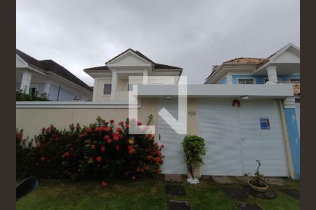 Casa de condomínio à venda com 280m², 5 quartos e 4 vagasFachada da Casa