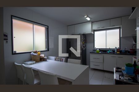 Casa de condomínio à venda com 280m², 5 quartos e 4 vagasCozinha e Área de Serviço