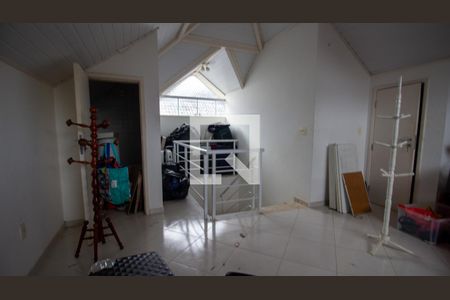 Casa de condomínio à venda com 280m², 5 quartos e 4 vagasSotão