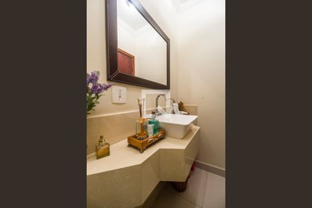 Casa de condomínio à venda com 849m², 4 quartos e 6 vagas Casa de condomínio à venda com 849m², 4 quartos e 6 vagasLavabo