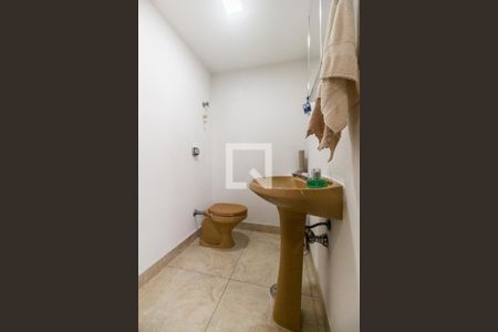 Casa de condomínio à venda com 849m², 4 quartos e 6 vagas Casa de condomínio à venda com 849m², 4 quartos e 6 vagasBanheiro