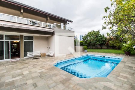 Casa de condomínio à venda com 849m², 4 quartos e 6 vagas Casa de condomínio à venda com 849m², 4 quartos e 6 vagasPiscina