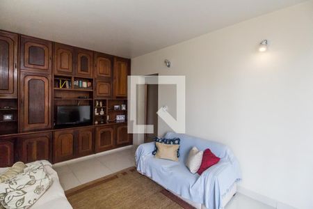 Casa de condomínio à venda com 849m², 4 quartos e 6 vagas Casa de condomínio à venda com 849m², 4 quartos e 6 vagasSala de TV 2