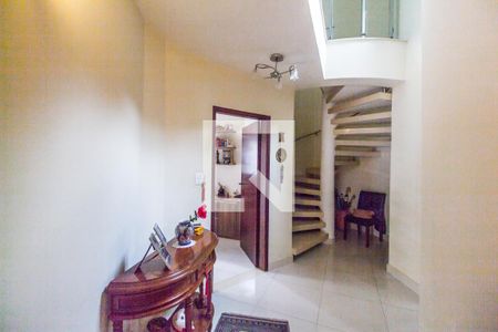 Casa de condomínio à venda com 849m², 4 quartos e 6 vagas Casa de condomínio à venda com 849m², 4 quartos e 6 vagasHall de entrada