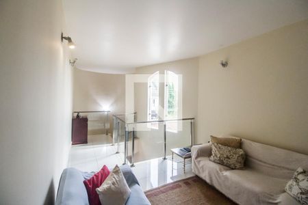 Casa de condomínio à venda com 849m², 4 quartos e 6 vagas Casa de condomínio à venda com 849m², 4 quartos e 6 vagasSala de TV 2