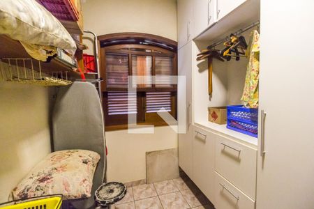 Casa de condomínio à venda com 849m², 4 quartos e 6 vagas Casa de condomínio à venda com 849m², 4 quartos e 6 vagasQuarto de Serviço