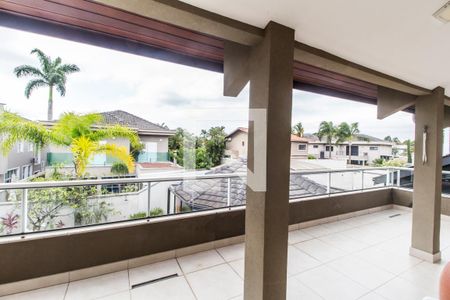 Casa de condomínio à venda com 849m², 4 quartos e 6 vagas Casa de condomínio à venda com 849m², 4 quartos e 6 vagasVaranda da Suíte 2