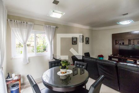 Casa de condomínio à venda com 849m², 4 quartos e 6 vagas Casa de condomínio à venda com 849m², 4 quartos e 6 vagasSala de TV