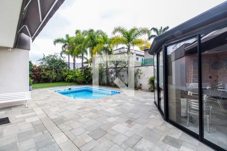 Casa de condomínio à venda com 849m², 4 quartos e 6 vagas Casa de condomínio à venda com 849m², 4 quartos e 6 vagasPiscina