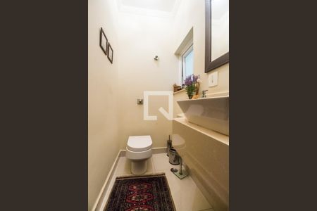 Casa de condomínio à venda com 849m², 4 quartos e 6 vagas Casa de condomínio à venda com 849m², 4 quartos e 6 vagasLavabo