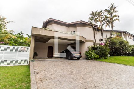 Casa de condomínio à venda com 849m², 4 quartos e 6 vagas Casa de condomínio à venda com 849m², 4 quartos e 6 vagasGaragem