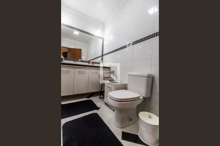 Casa de condomínio à venda com 849m², 4 quartos e 6 vagas Casa de condomínio à venda com 849m², 4 quartos e 6 vagasBanheiro da Suíte 3