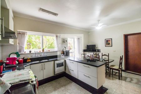 Casa de condomínio à venda com 849m², 4 quartos e 6 vagas Casa de condomínio à venda com 849m², 4 quartos e 6 vagasCozinha