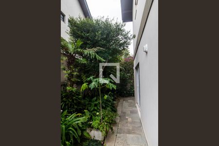 Casa de condomínio à venda com 849m², 4 quartos e 6 vagas Casa de condomínio à venda com 849m², 4 quartos e 6 vagasQuintal