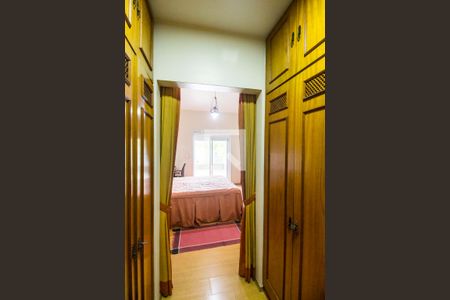 Casa de condomínio à venda com 849m², 4 quartos e 6 vagas Casa de condomínio à venda com 849m², 4 quartos e 6 vagasSuíte 1