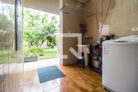 Casa de condomínio à venda com 849m², 4 quartos e 6 vagas Casa de condomínio à venda com 849m², 4 quartos e 6 vagasÁrea de Serviço