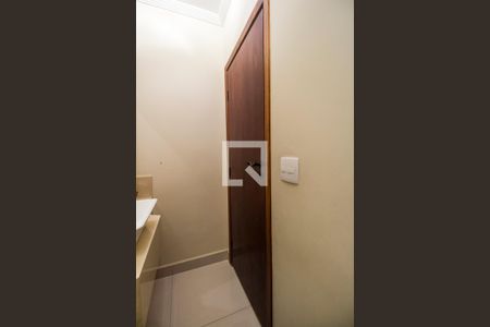 Casa de condomínio à venda com 849m², 4 quartos e 6 vagas Casa de condomínio à venda com 849m², 4 quartos e 6 vagasLavabo