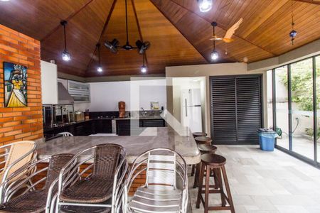 Casa de condomínio à venda com 849m², 4 quartos e 6 vagas Casa de condomínio à venda com 849m², 4 quartos e 6 vagasÁrea gourmet