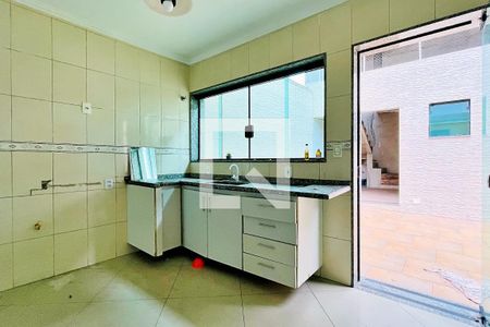 Casa à venda com 260m², 3 quartos e 5 vagas Casa à venda com 260m², 3 quartos e 5 vagasCozinha