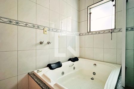 Casa à venda com 260m², 3 quartos e 5 vagas Casa à venda com 260m², 3 quartos e 5 vagasBanheiro da Suíte