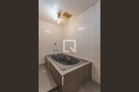 Casa à venda com 424m², 3 quartos e 4 vagasBanheiro Suíte 2