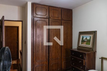 Casa à venda com 337m², 4 quartos e 3 vagas Casa à venda com 337m², 4 quartos e 3 vagasQuarto 2