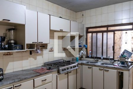 Casa à venda com 337m², 4 quartos e 3 vagas Casa à venda com 337m², 4 quartos e 3 vagasCozinha