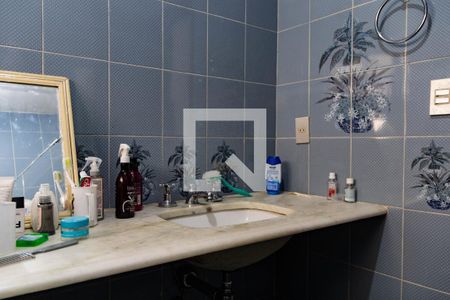 Casa à venda com 337m², 4 quartos e 3 vagas Casa à venda com 337m², 4 quartos e 3 vagasBanheiro da Suíte