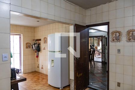 Casa à venda com 337m², 4 quartos e 3 vagas Casa à venda com 337m², 4 quartos e 3 vagasCozinha