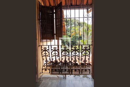 Casa à venda com 337m², 4 quartos e 3 vagas Casa à venda com 337m², 4 quartos e 3 vagasVaranda