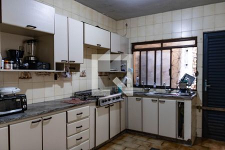 Casa à venda com 337m², 4 quartos e 3 vagas Casa à venda com 337m², 4 quartos e 3 vagasCozinha