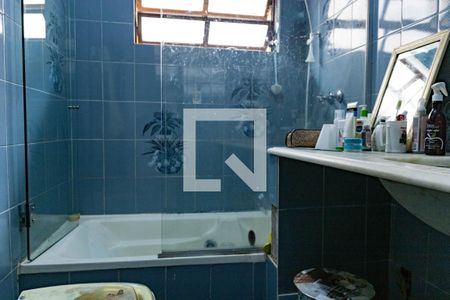 Casa à venda com 337m², 4 quartos e 3 vagas Casa à venda com 337m², 4 quartos e 3 vagasBanheiro da Suíte