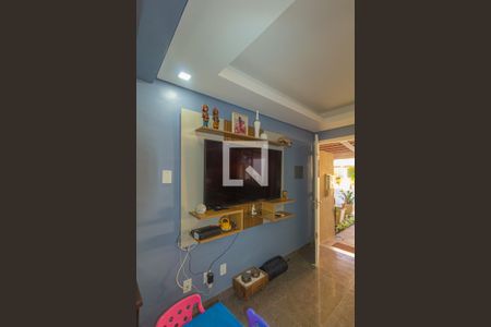 Sala de casa de condomínio para alugar com 2 quartos, 65m² em Rio Branco, Canoas