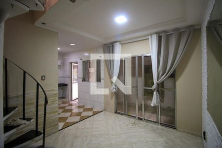 Sala de casa para alugar com 2 quartos, 45m² em Vila Tolstoi, São Paulo