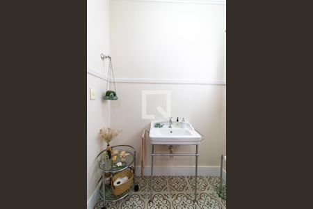 Casa à venda com 360m², 4 quartos e 4 vagas Casa à venda com 360m², 4 quartos e 4 vagasBanheiro 2