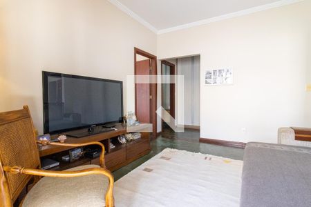 Casa à venda com 360m², 4 quartos e 4 vagas Casa à venda com 360m², 4 quartos e 4 vagasCopa